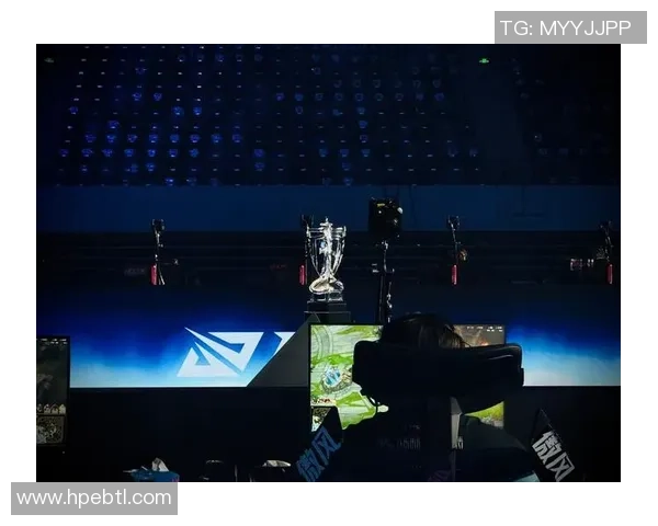 英雄联盟职业联赛：探究赛场背后的英雄故事与竞技精神